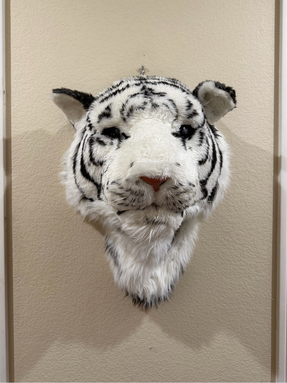 Siberian tiger head hanging wall decor white and black